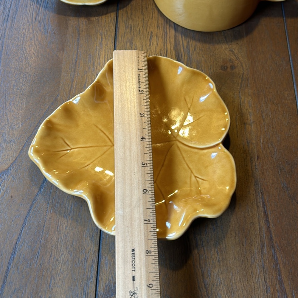 B. Eigen Exclusively for Williams-Sonoma Lidded Pumpkin Mug with Leaf Plate - Picture 7 of 10